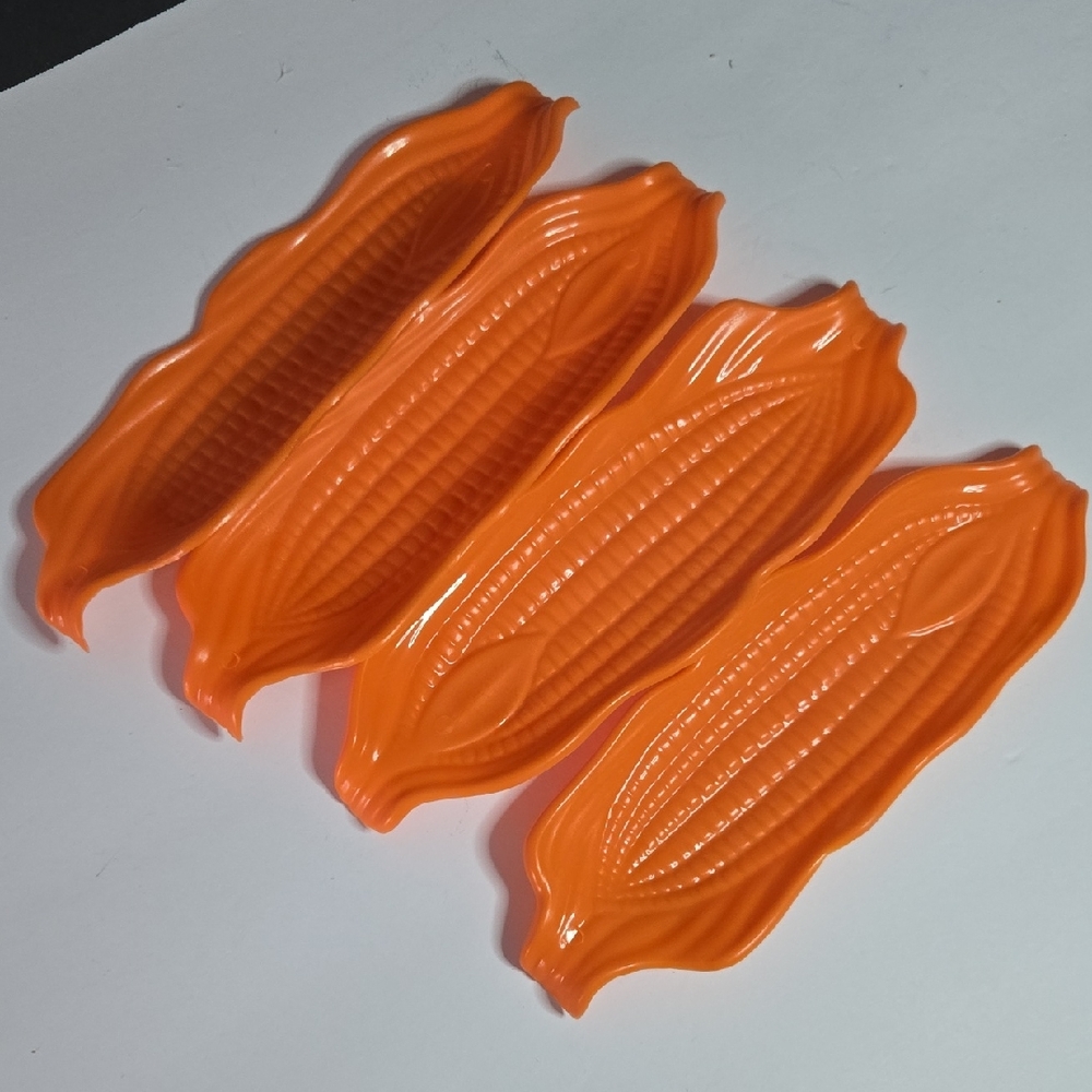 Hard Plastic Set of 4 Orange Corn-Shaped Corn on the Cob Holders